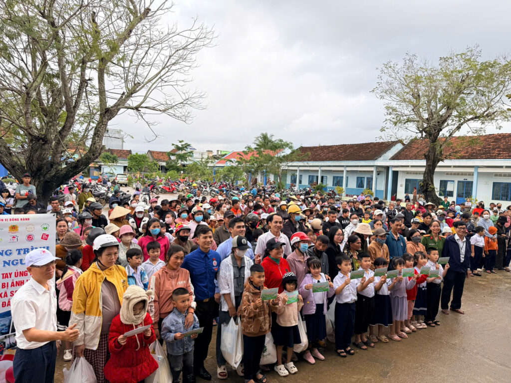 Niềm vui háo hức của người dân, đoàn tình nguyện MEDSTAND trong chương trình ý nghĩa lan tỏa yêu thương
